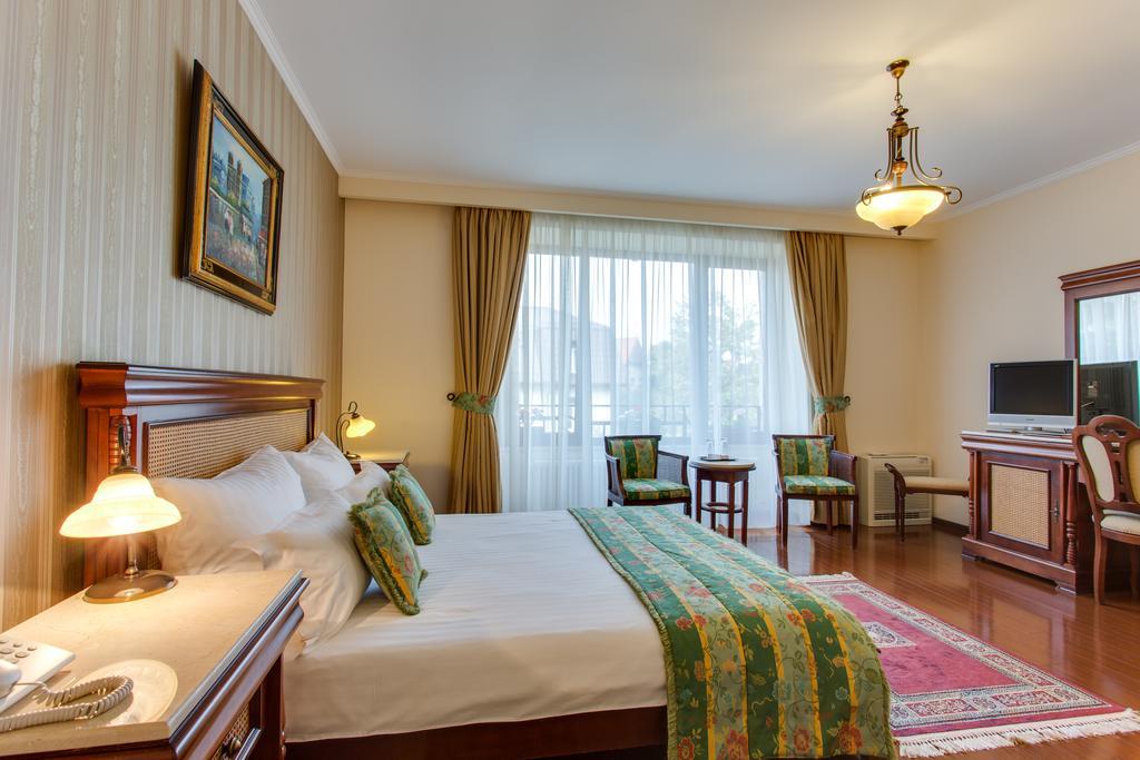 Vila Paris Boutique Hotel Bukarest Zimmer foto